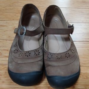 Keen Mary janes